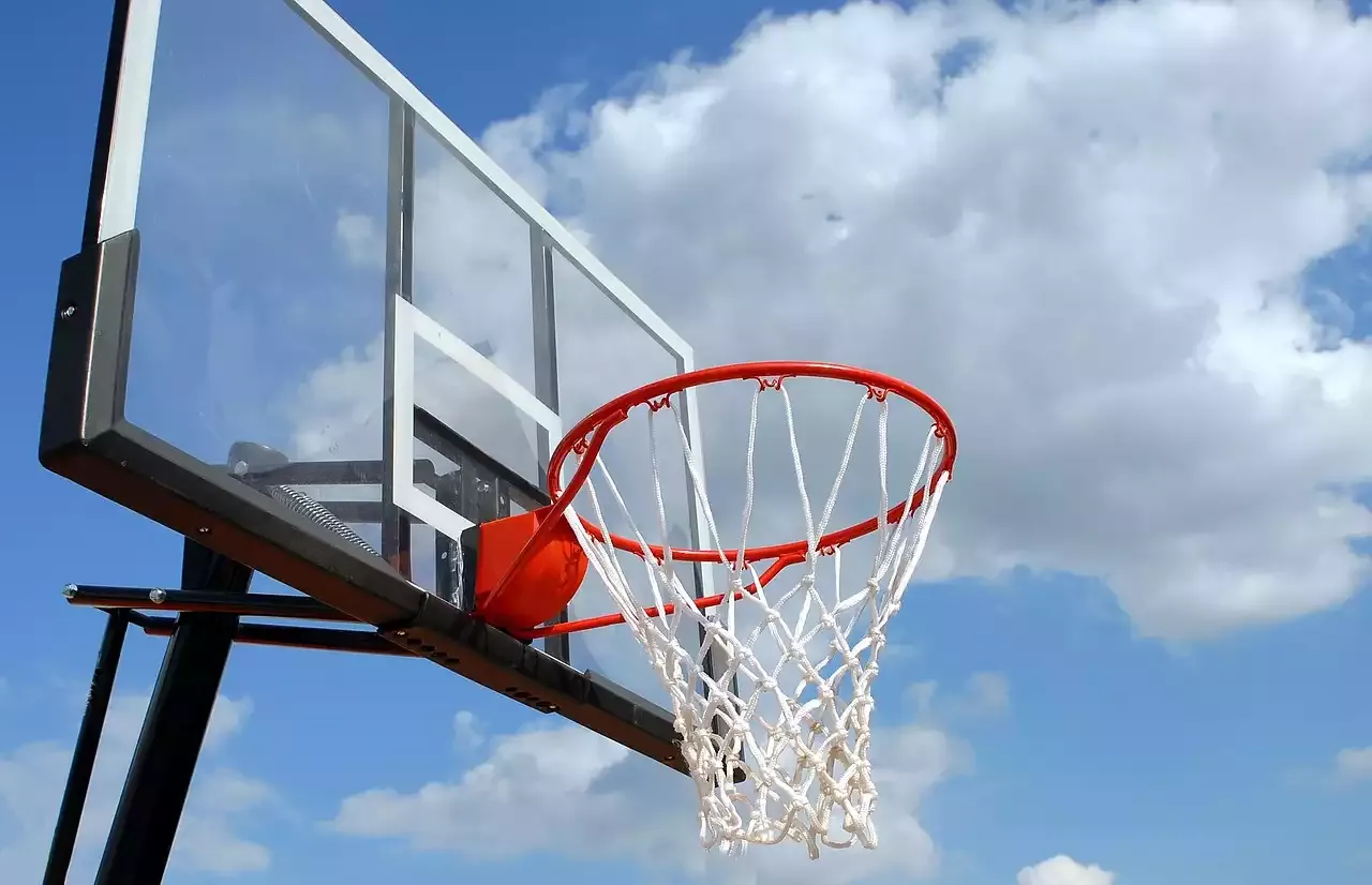 Improving Your Virtual Basketball Game: Offense and Defense Tips